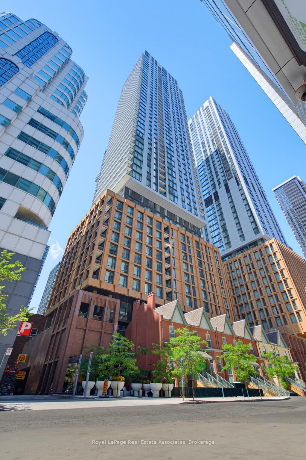 Property Photo:  8 Widmer Street 2403  ON M5V 0W6 