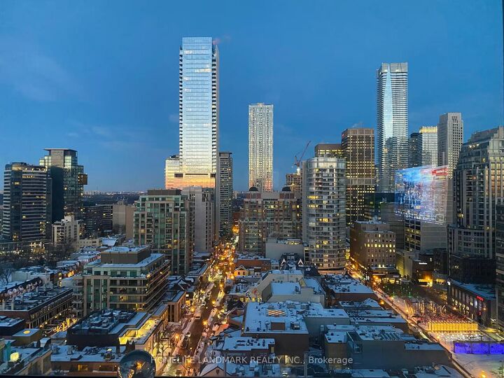 Property Photo:  155 Yorkville Avenue 2206  ON M5R 0B4 