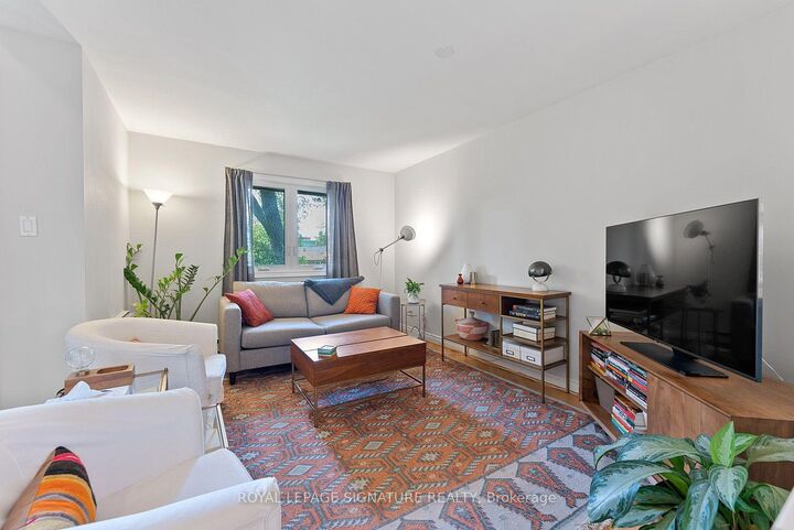 Property Photo:  359 Albany Avenue 2  ON M5R 3E2 