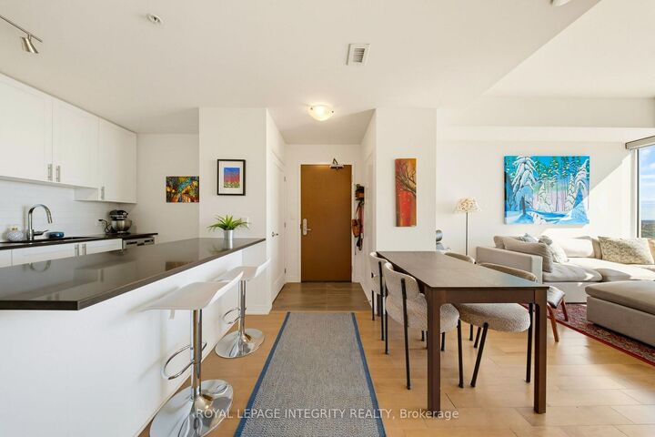Property Photo:  805 Carling Avenue 4005  ON K1S 5W9 