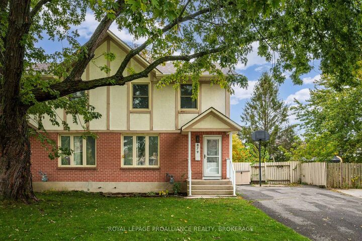 Property Photo:  879 Beaconhill Court  ON K7P 2B1 
