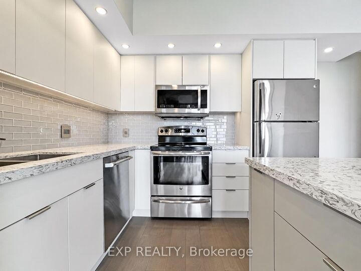 Property Photo: 2200 Lakeshore Boulevard W 3210 ON M8V 1A4