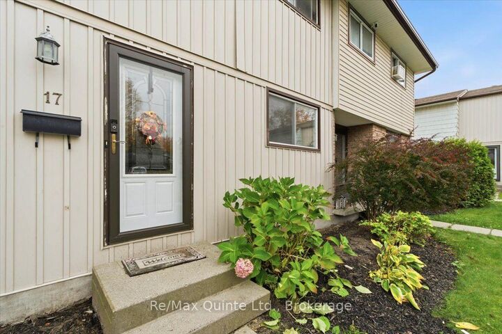 Property Photo:  17 Tiffany Place 17  ON K8V 6A3 