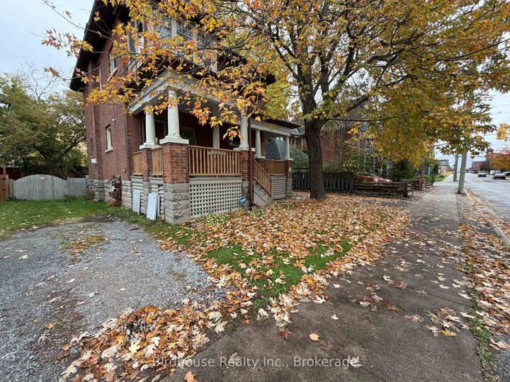 Property Photo:  44 Cambridge Street N  ON K9V 4C7 