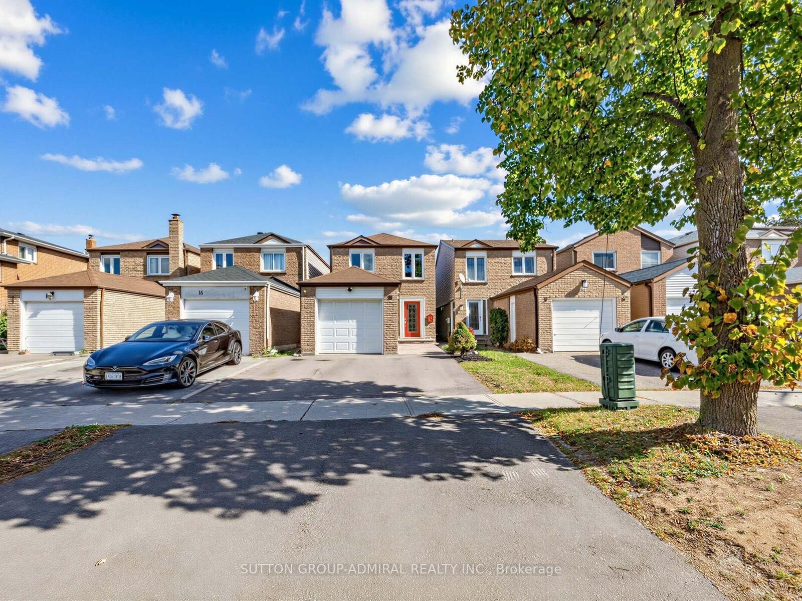 Property Photo:  18 Riviera Drive  ON L4K 2J1 