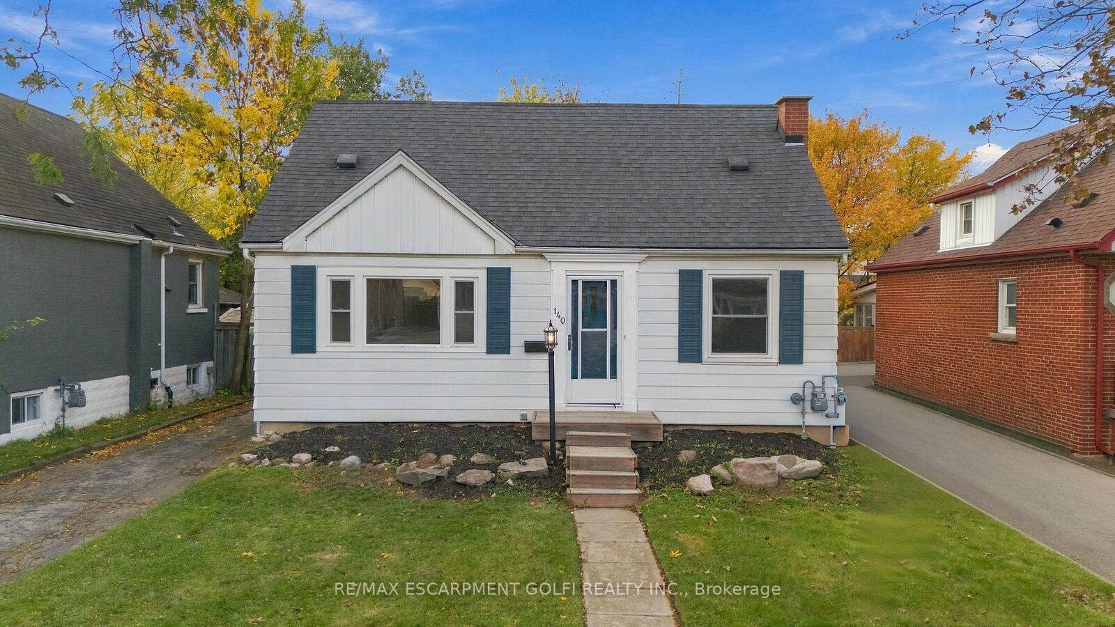 Property Photo:  140 Auburn Avenue  ON L8K 3B2 