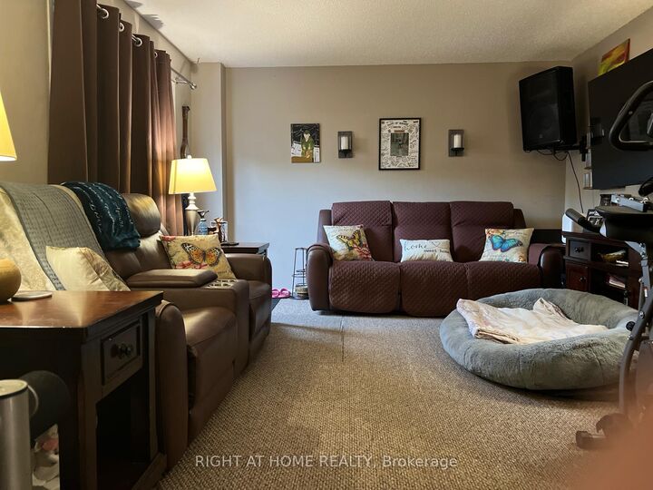 Property Photo:  135 Chalmers Street S 81  ON N1R 6M2 