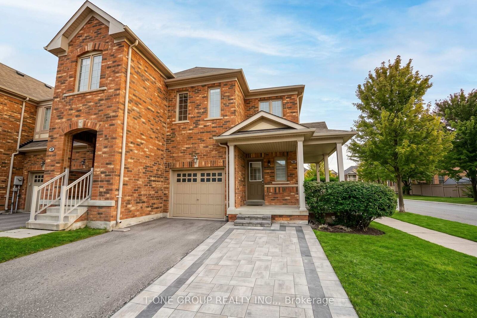 Property Photo:  45 Coranto Way Lower  ON L4H 3L9 
