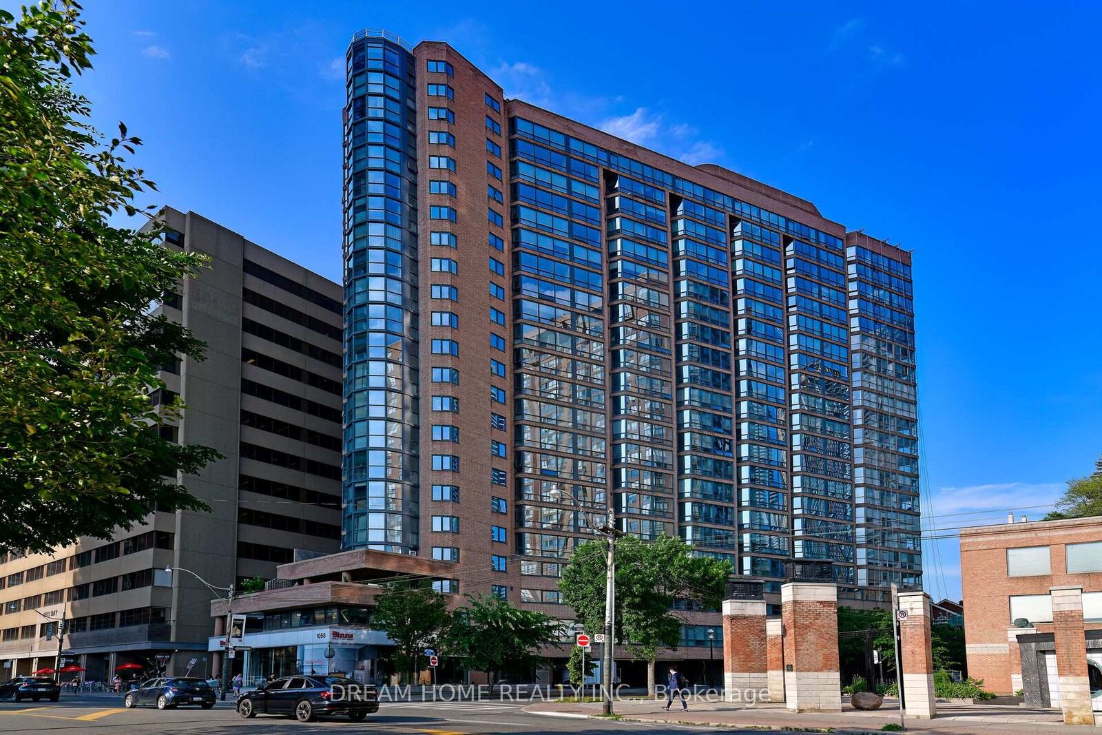 Property Photo:  1055 Bay Street 1204  ON M5S 3A3 