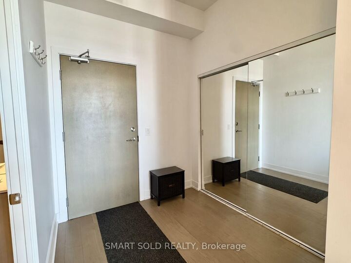 Property Photo: 7 Kenaston Gardens 603 ON M2K 0E9