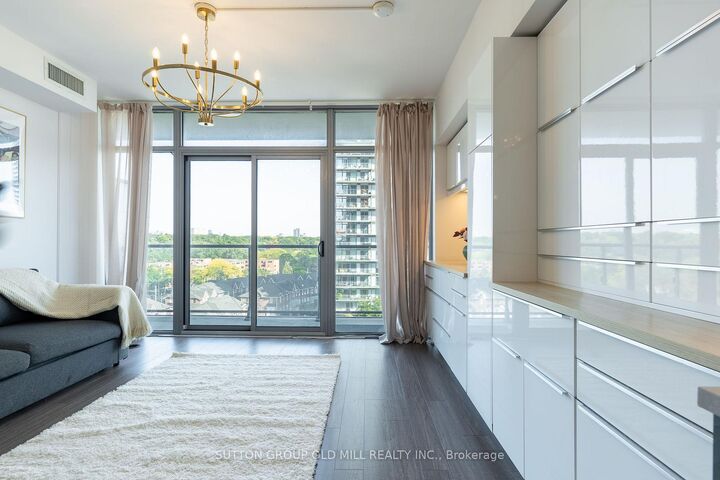 Property Photo:  105 The Queensway N/A 812  ON M6S 5B5 