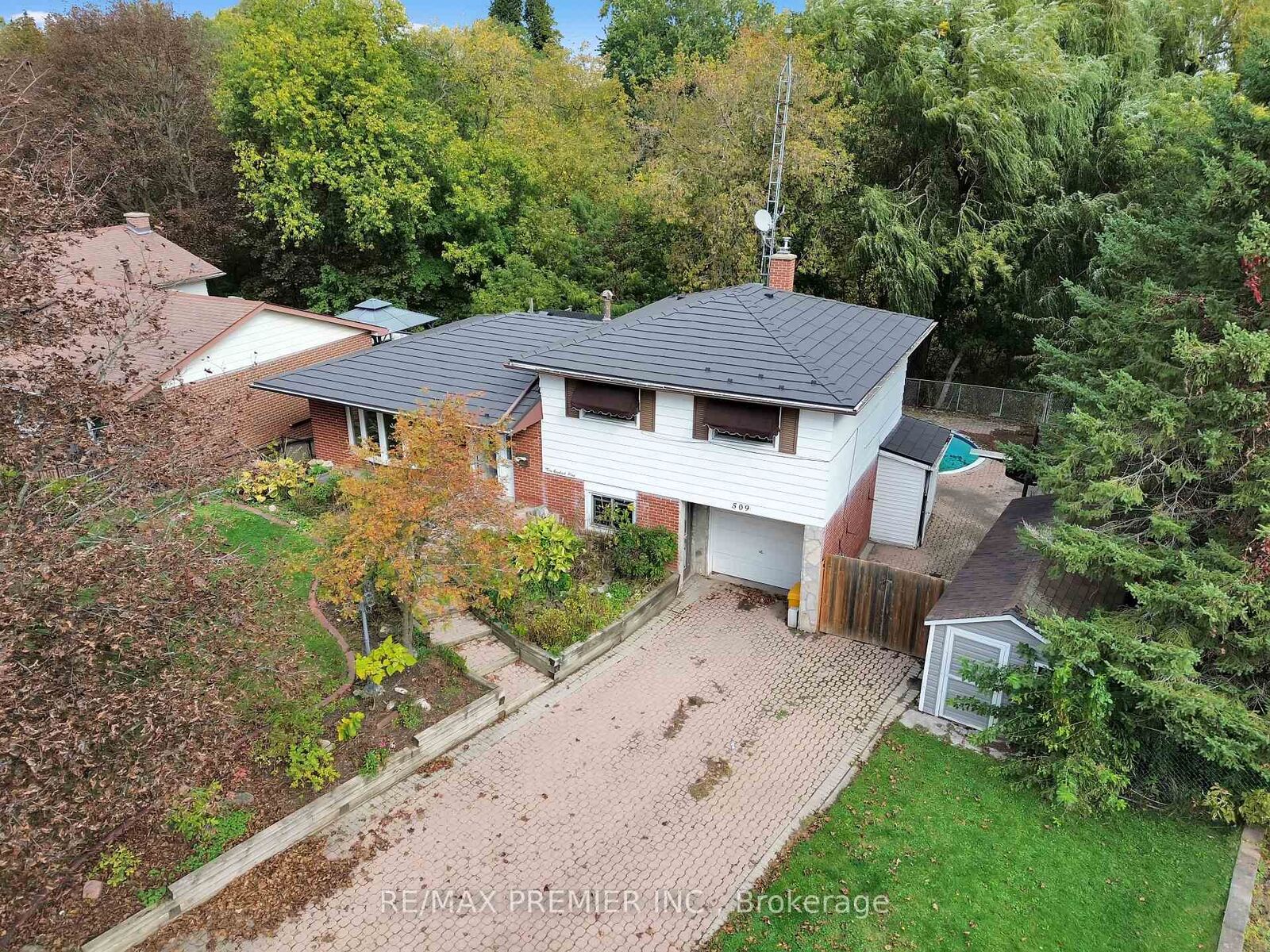 Property Photo:  509 Arnhem Drive  ON L1G 2J2 