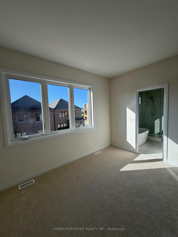 Property Photo:  33 Ivy Run Crescent  ON L1M 2A7 