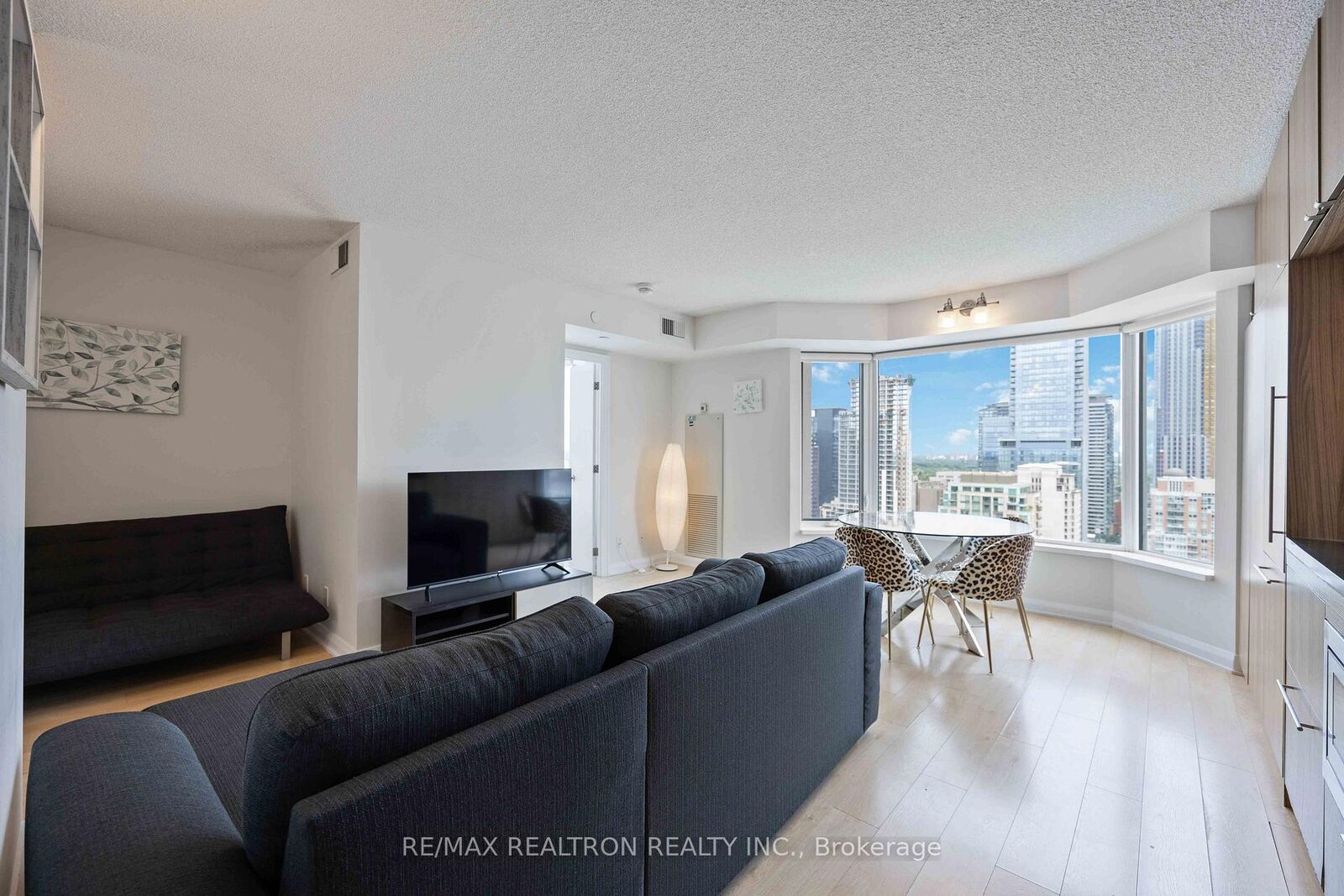 Property Photo:  155 Yorkville Avenue 2604  ON M5R 0B4 