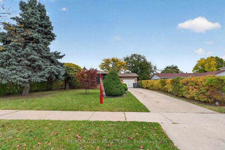 Property Photo:  722 Balmoral Drive  ON L6T 1X4 