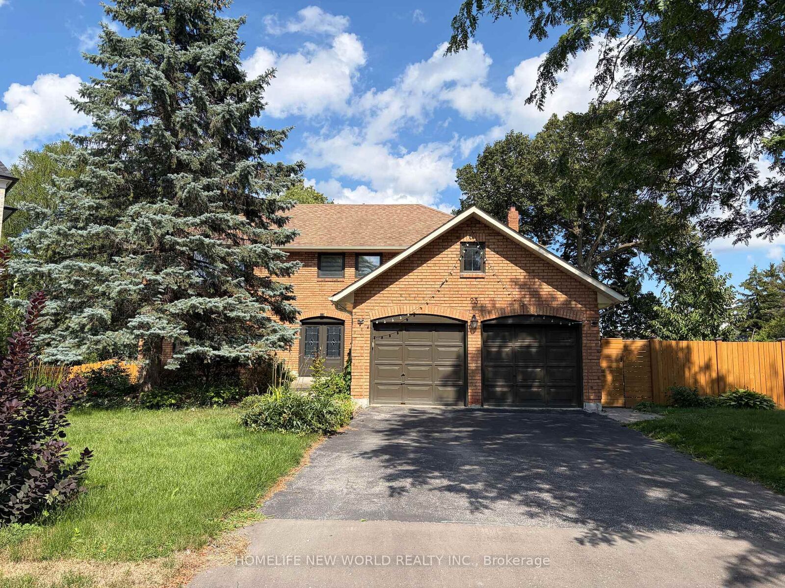 Property Photo:  23 Lacey Court  ON L4G 5G3 