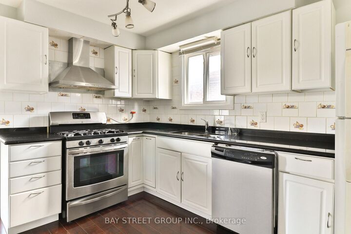 Property Photo:  489 Fergo Avenue Upper Unit  ON L5B 2J2 