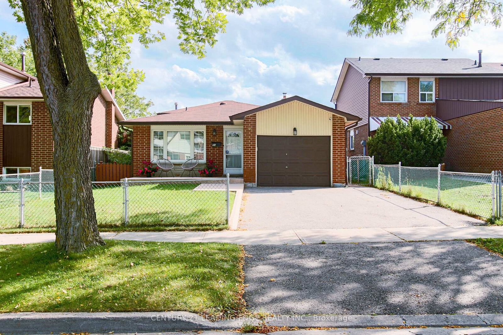 Property Photo:  55 Mammoth Hall Trail  ON M1B 1P5 