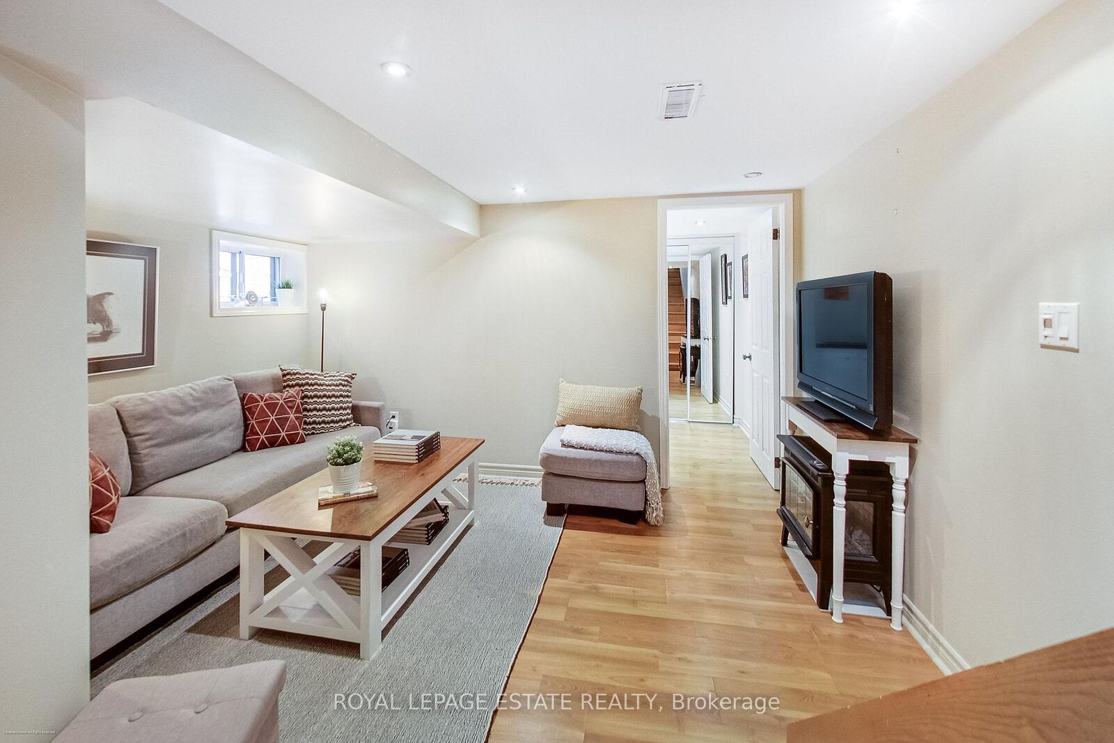 Property Photo:  4 Linton Avenue Bsmt  ON M1N 1W6 