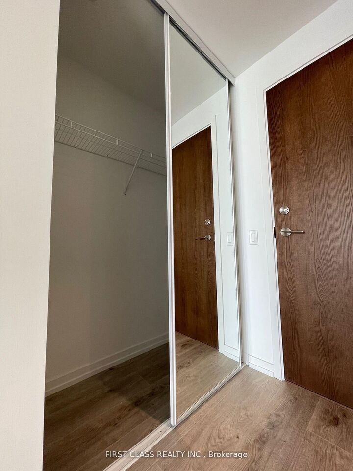 Property Photo:  7890 Jane Street 4505  ON L4K 0K9 