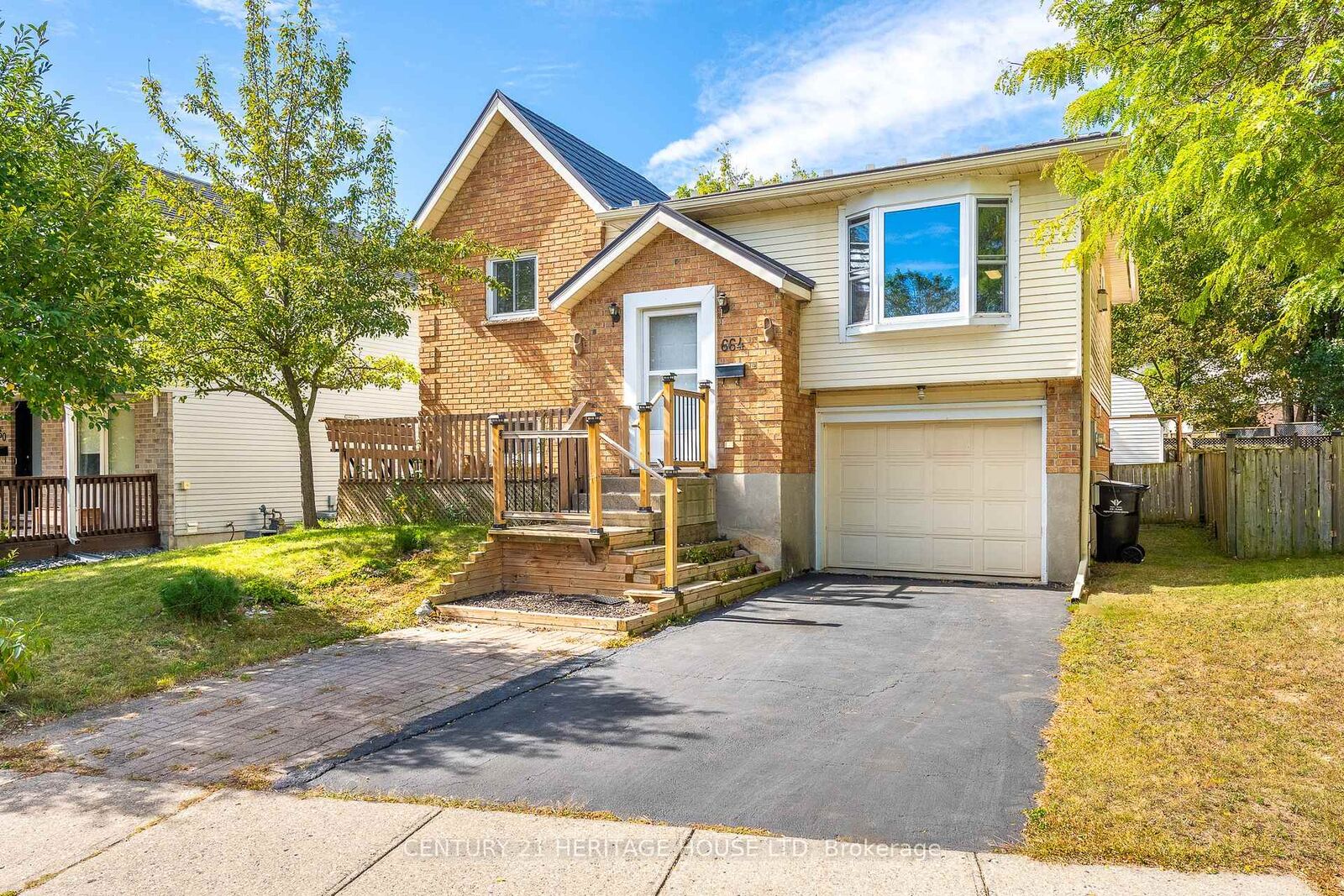 Property Photo:  664 Hillview Road  ON N3H 5H3 