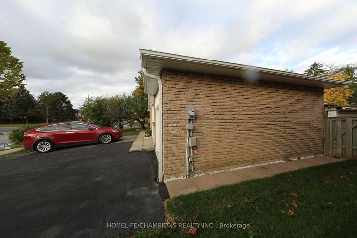 Property Photo:  271 John Tabor Trail  ON M1B 2R8 