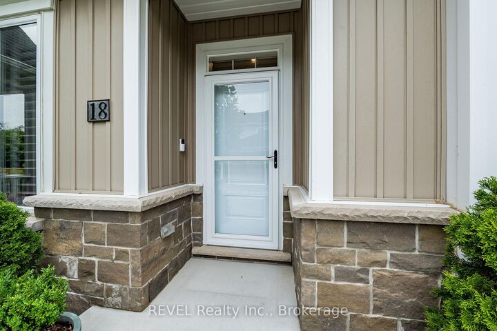 Property Photo:  18 Princeton Common Street  ON L2N 0B7 