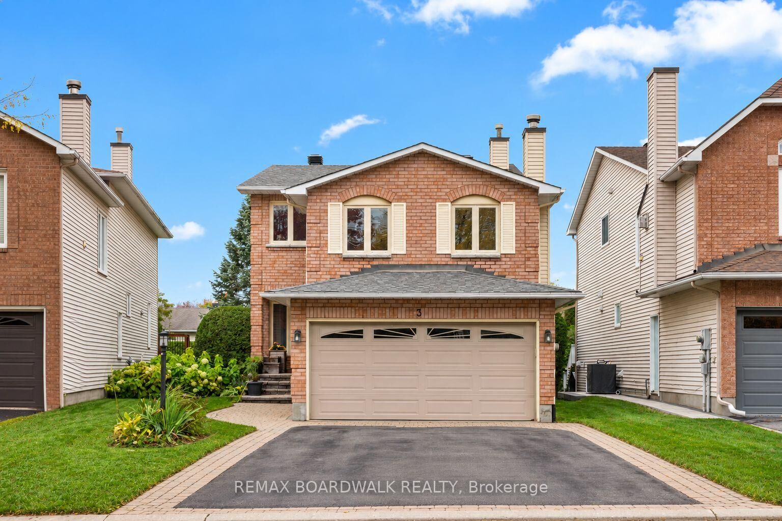 Property Photo:  3 Moresby Drive  ON K2M 2A2 