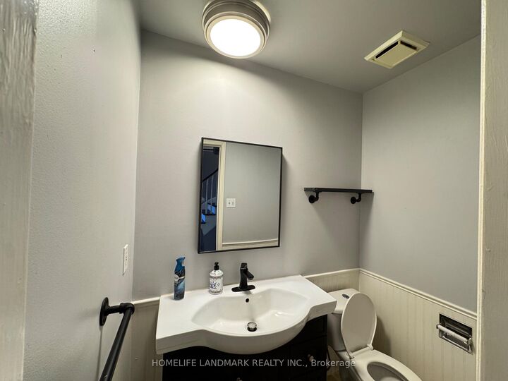 Property Photo:  23 Wallace Drive  ON L4N 7E2 