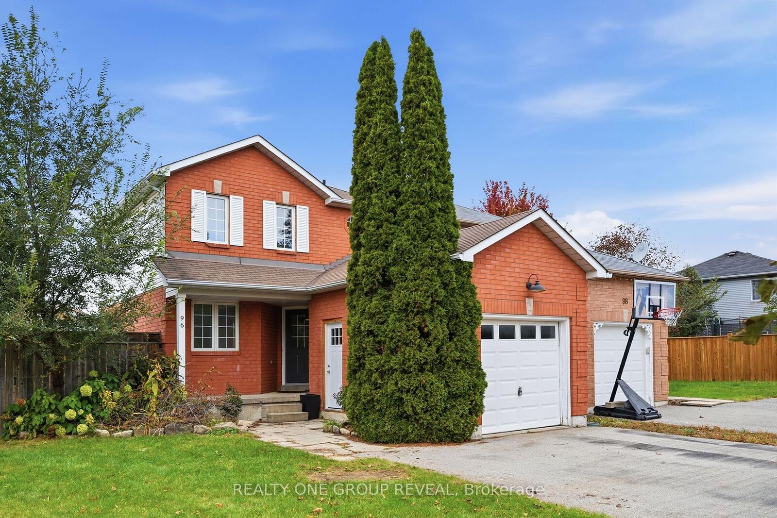 Property Photo:  96 Firwood Avenue  ON L1E 3B3 