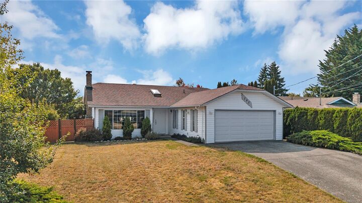 Property Photo:  702 Forsyth Ave  BC V9P 1E7 