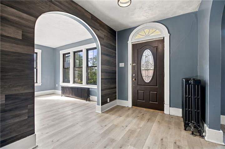 Property Photo:  637 Hall St  PA 15001 