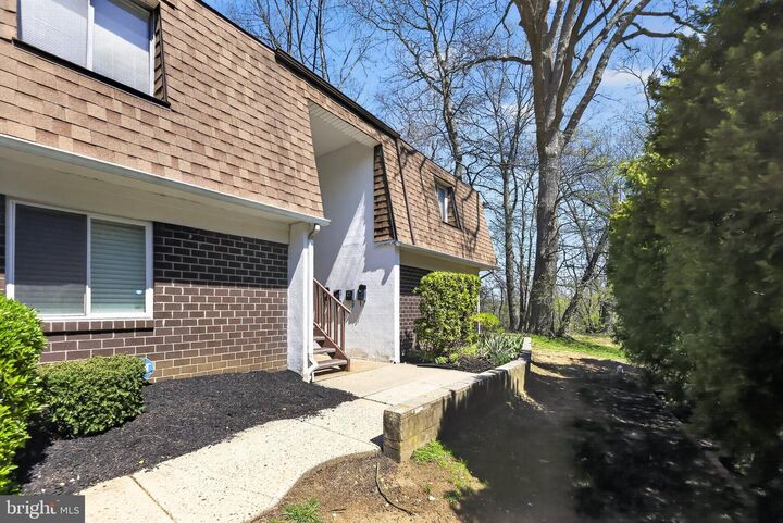 Property Photo:  411 N Stiles Avenue B10 B-10  NJ 08052 