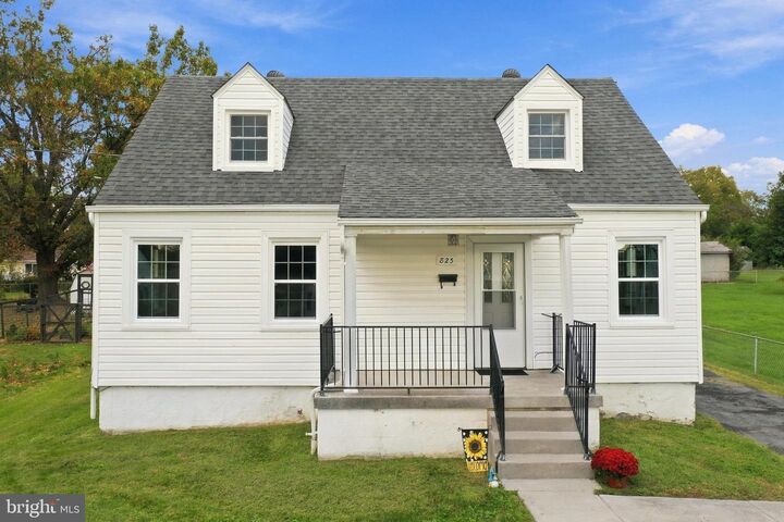 Property Photo:  823 W 13th Street  VA 22630 