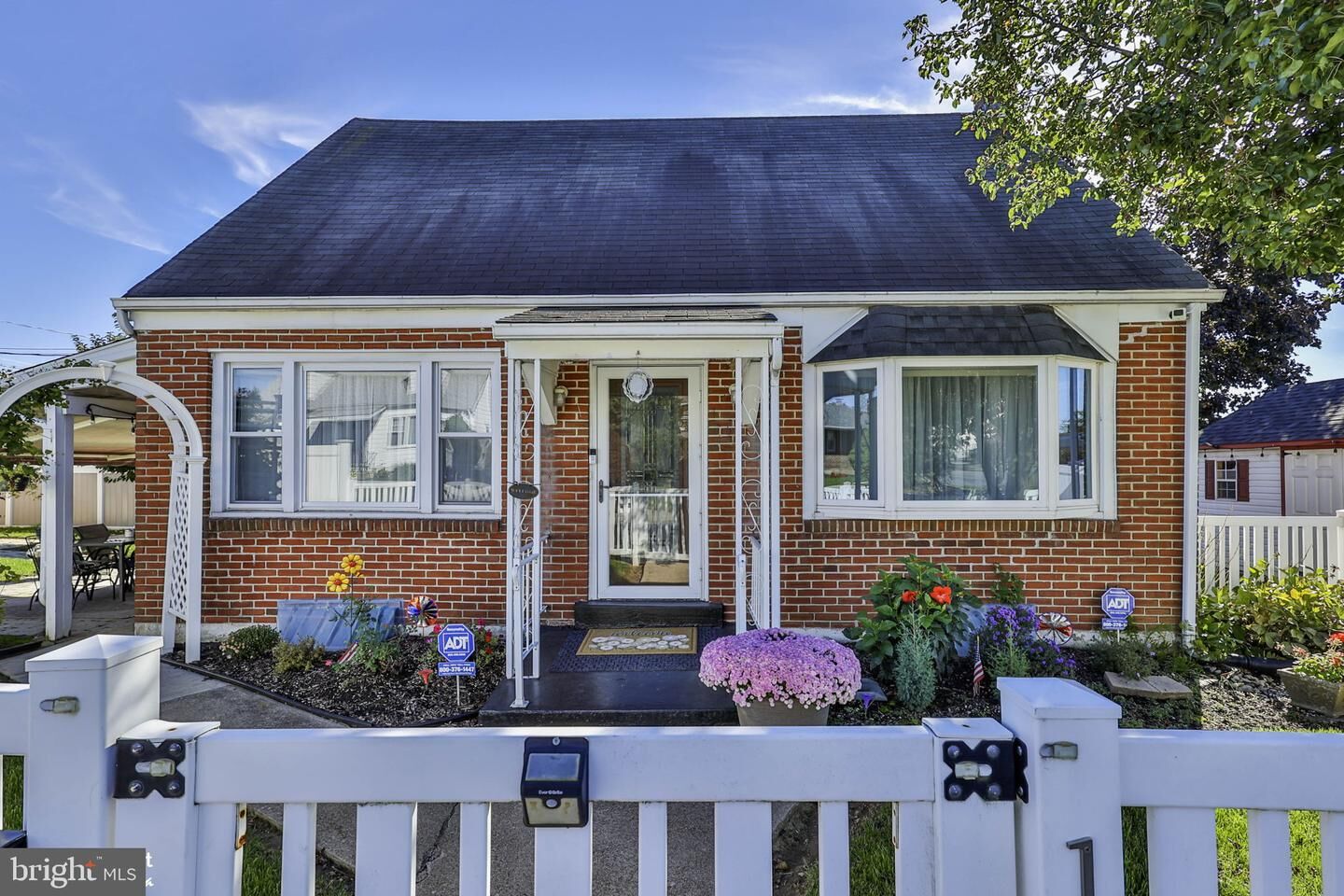 Property Photo:  