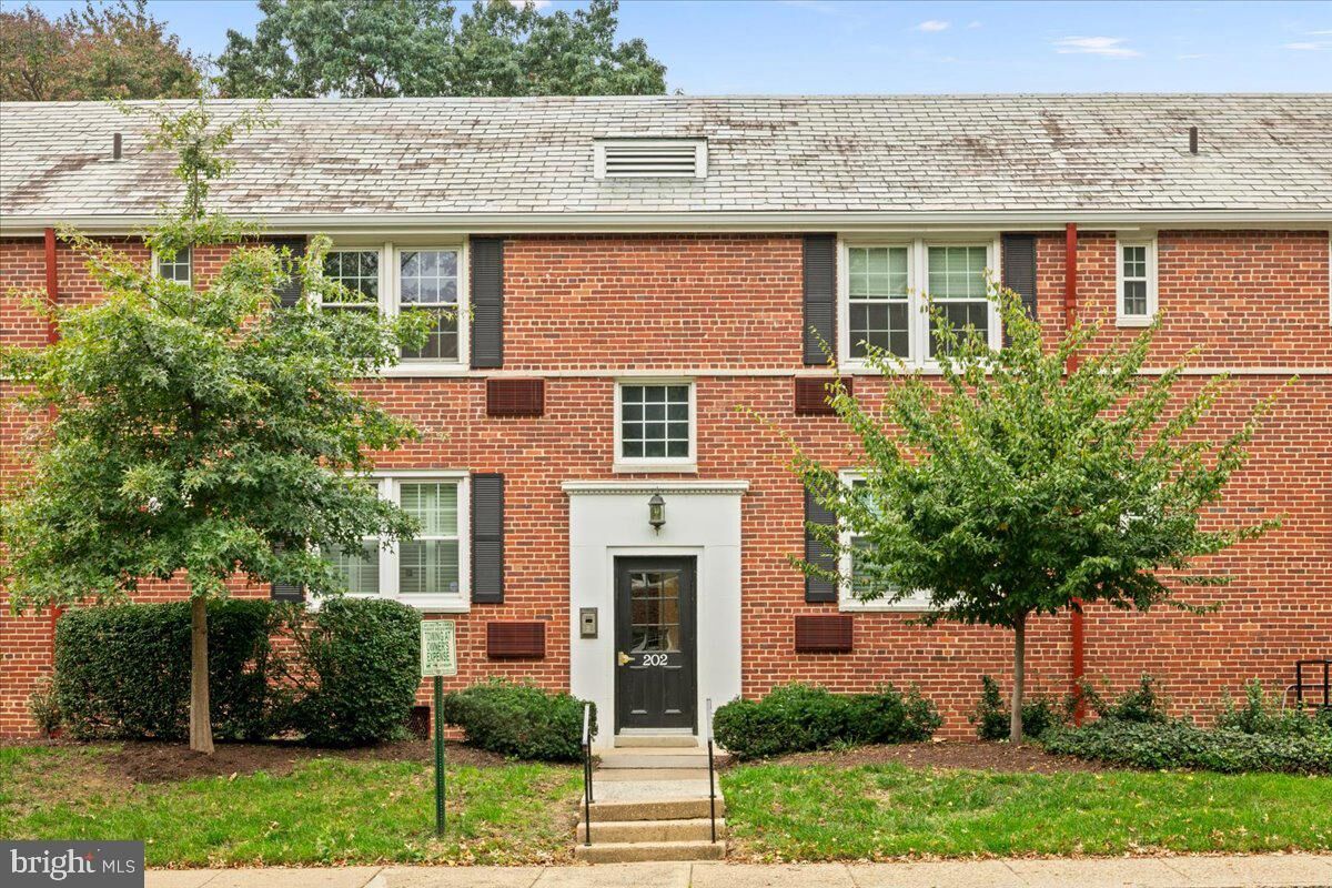 Property Photo: 202 N George Mason Drive 202-2 VA 22203
