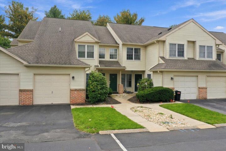 Property Photo:  112 Lindfield Circle  PA 18062 