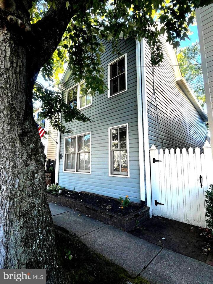 Property Photo: 719 S Fairfax Street VA 22314