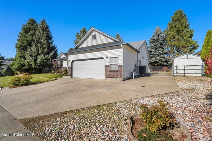 Property Photo:  2055 E Briarleaf Ave  ID 83815 