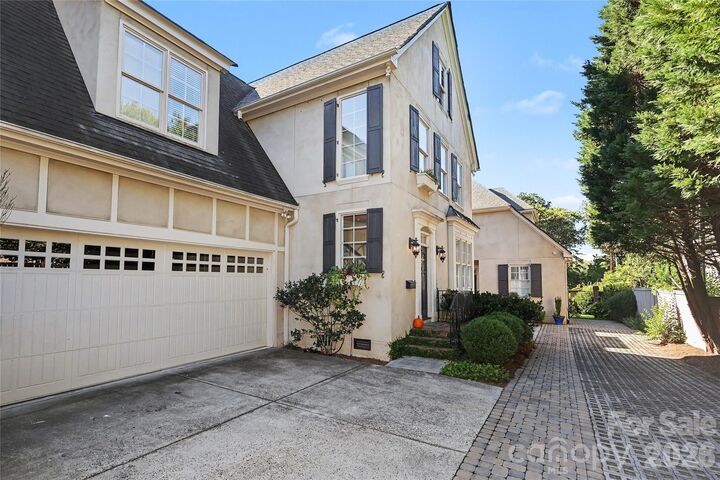 Property Photo:  2614 Chelsea Drive  NC 28209 