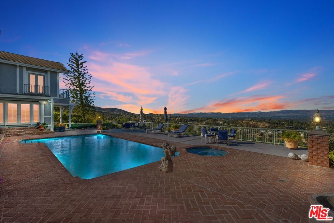 Property Photo:  3324 Alana Dr  CA 91403 