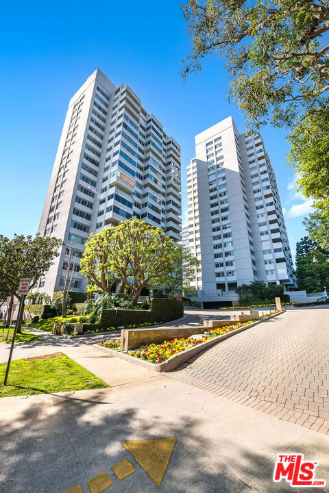 Property Photo:  875 Comstock Ave, Unit 9D  CA 90024 