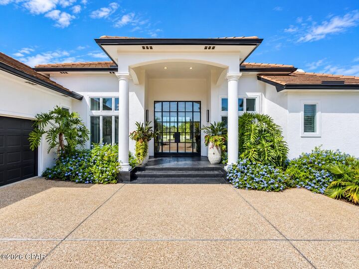 Property Photo:  204 Golf Circle  FL 32408 
