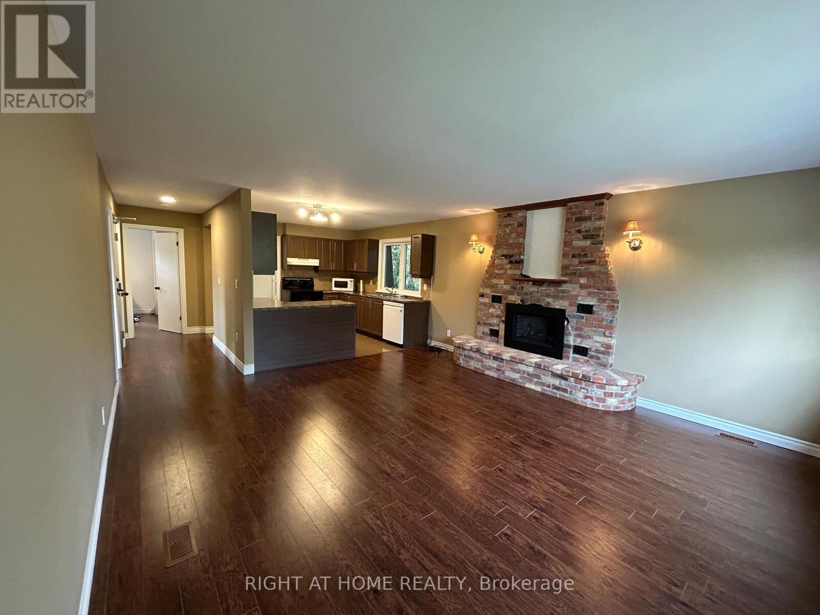 Property Photo: 36 Aurora Heights Drive ON L4G 2W7