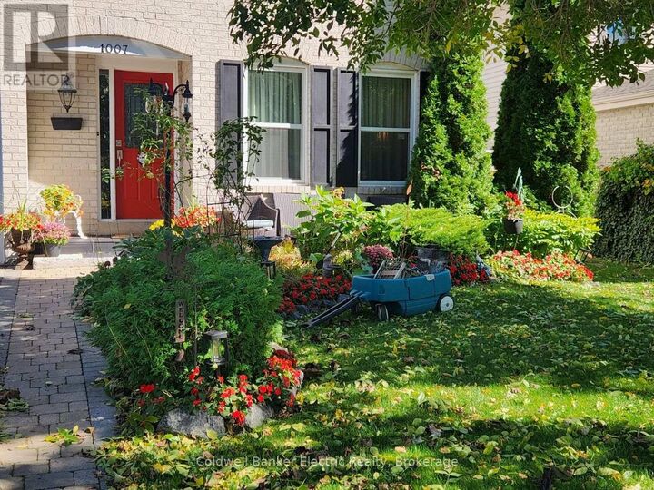 Property Photo: 1007 Moorelands Crescent ON L1W 3K3
