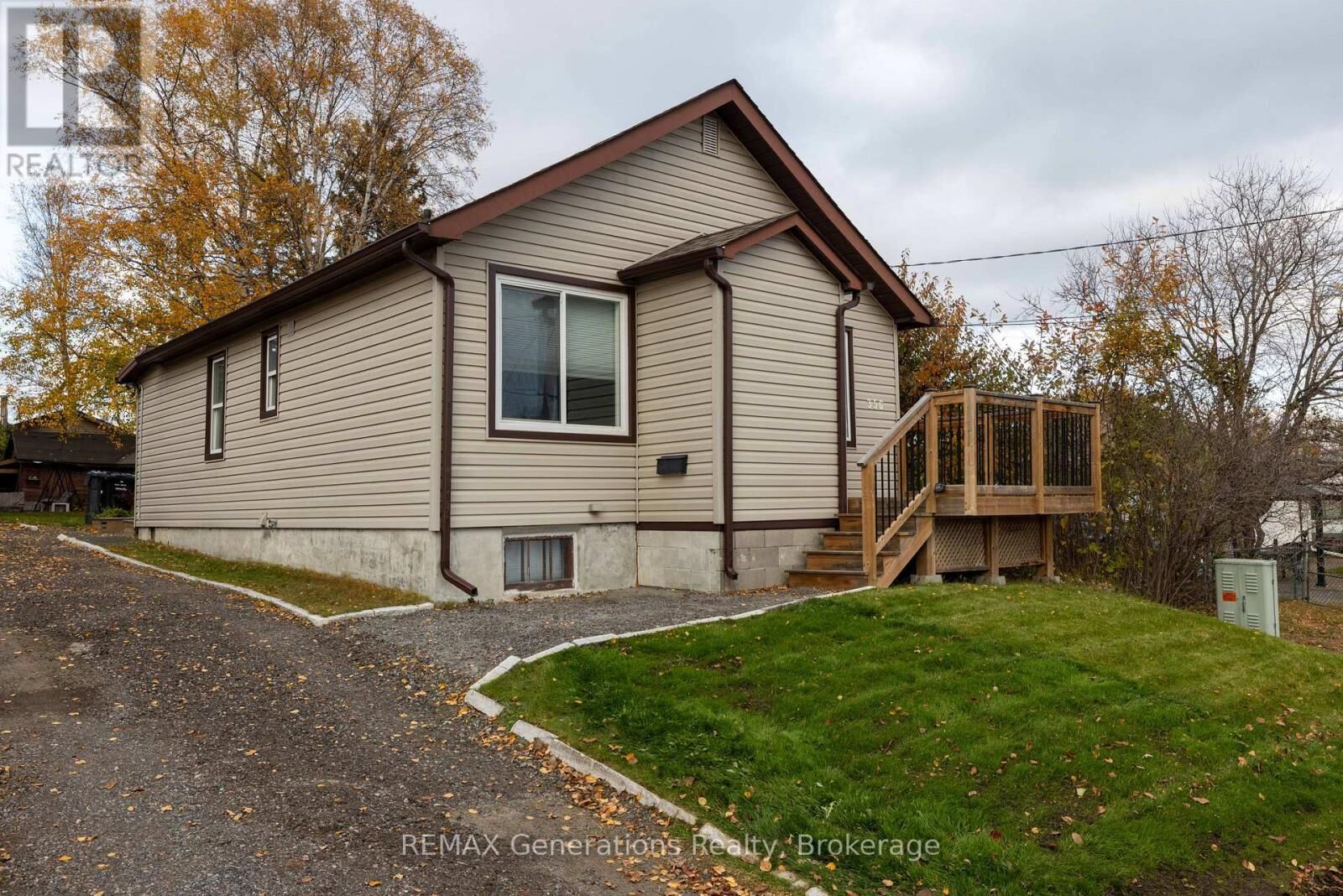 Property Photo:  356 Elliott Street  ON P7A 1N2 