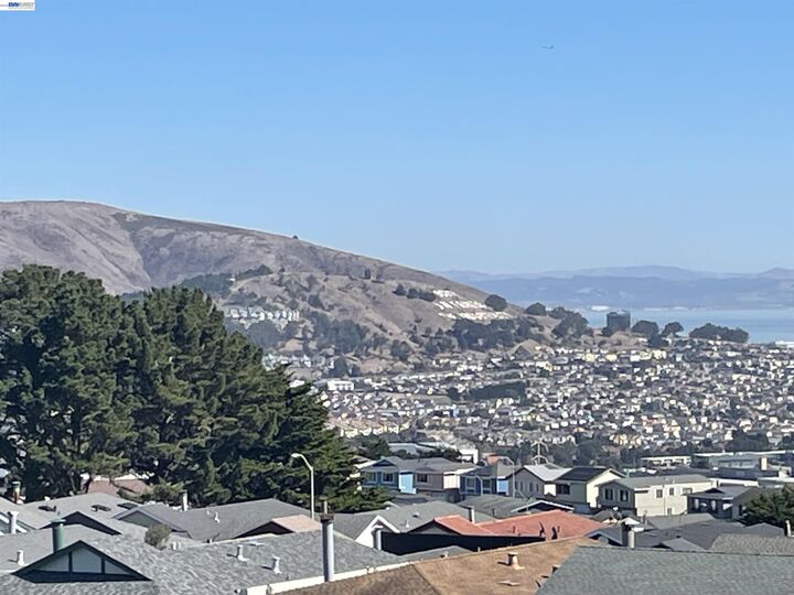 Property Photo:  38 Brighton Ct  CA 94015 