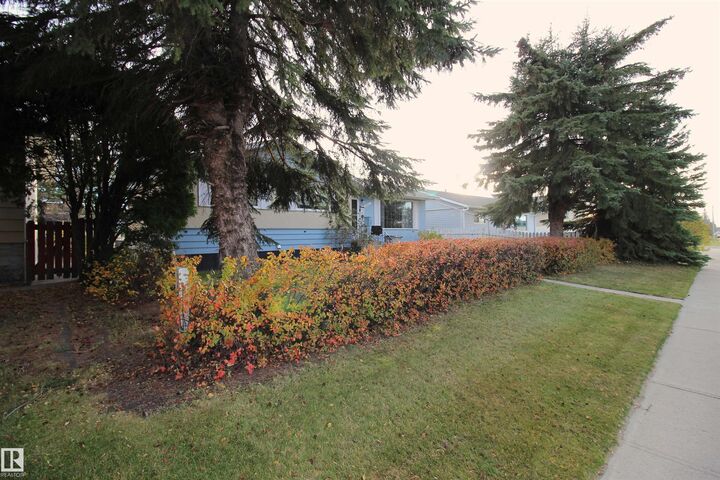 Property Photo:  10711 102 Street  AB T7P 1H6 