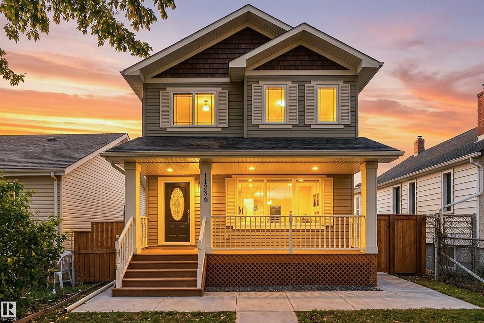 Property Photo:  11236 89 Street NW  AB T5B 3T4 