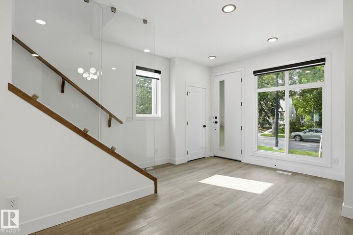 Property Photo:  13909 107A Avenue NW  AB T5M 2A8 